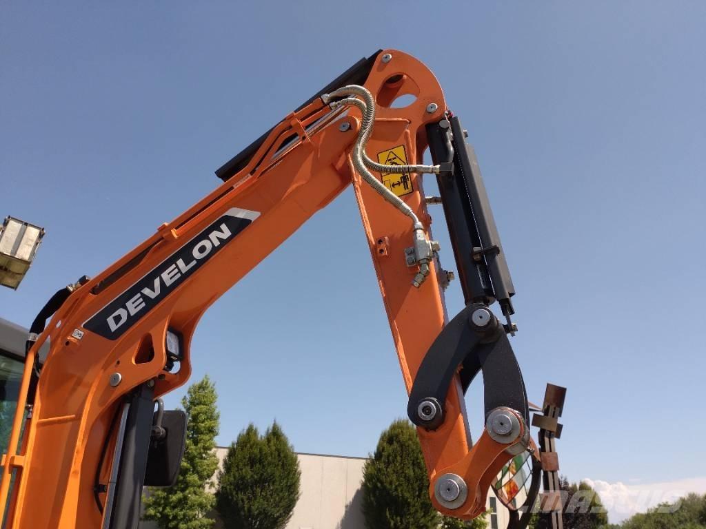 Develon DX 27 Z-7 Miniescavatori