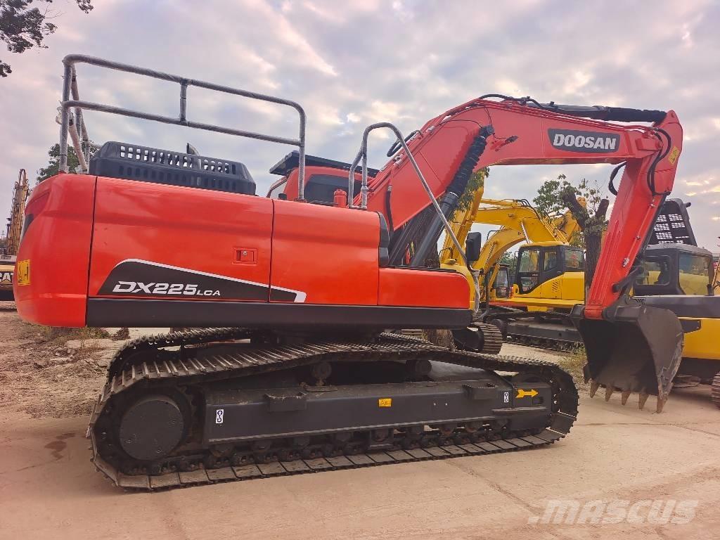 Doosan DX 225 Escavatori cingolati
