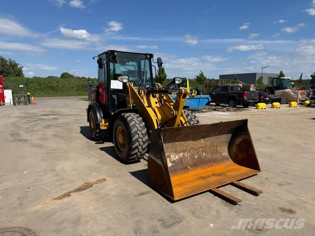 CAT 906M Pale gommate