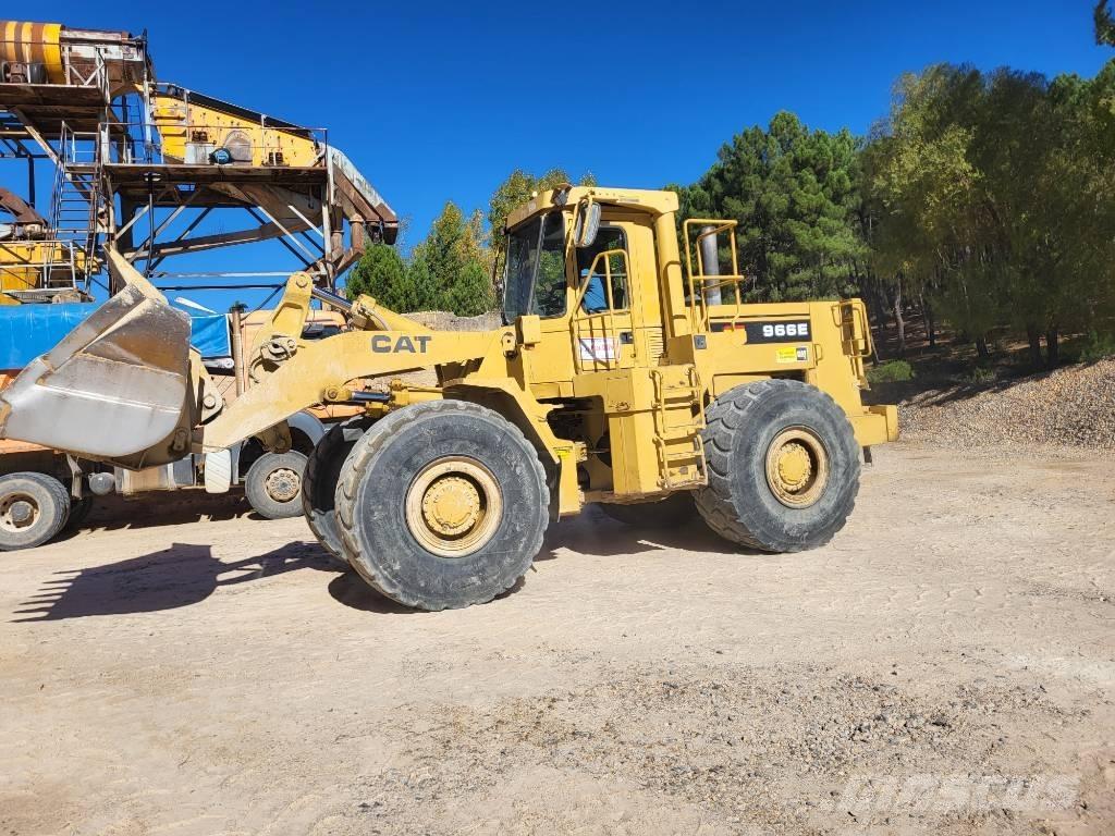 CAT 966E Pale gommate