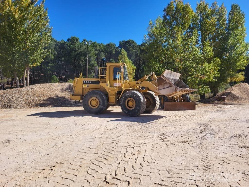 CAT 966E Pale gommate