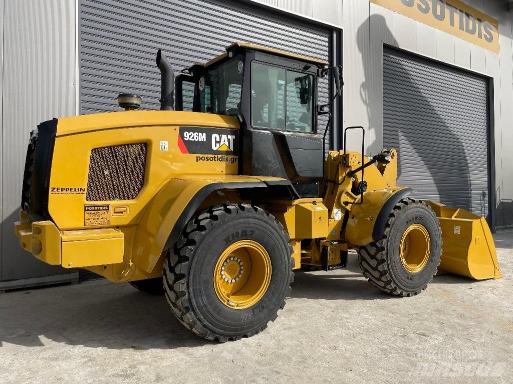 CAT 926M Pale gommate