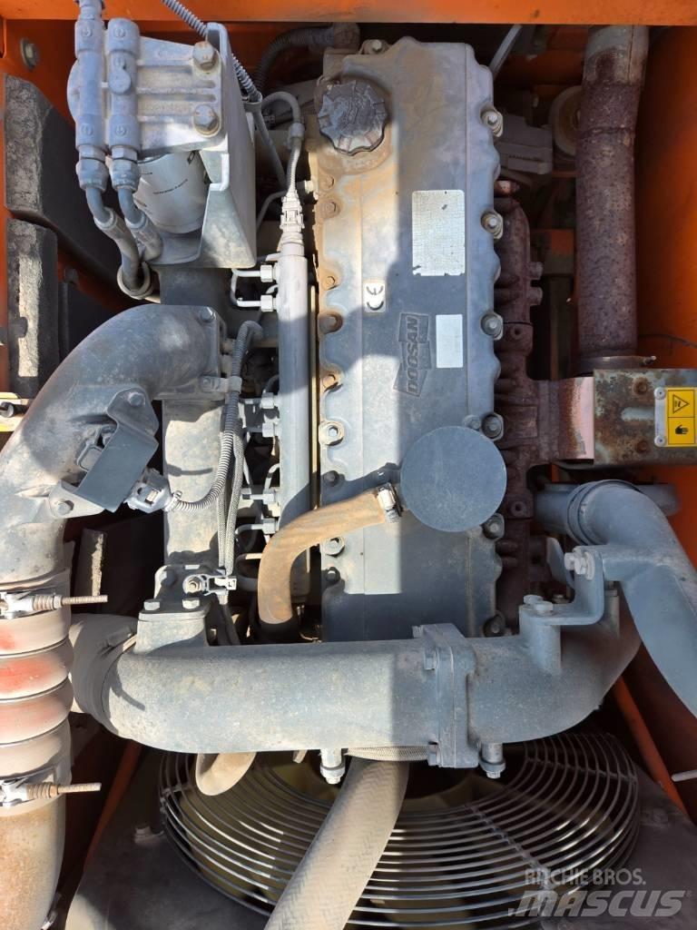 Doosan DX 220 LCA Escavatori cingolati