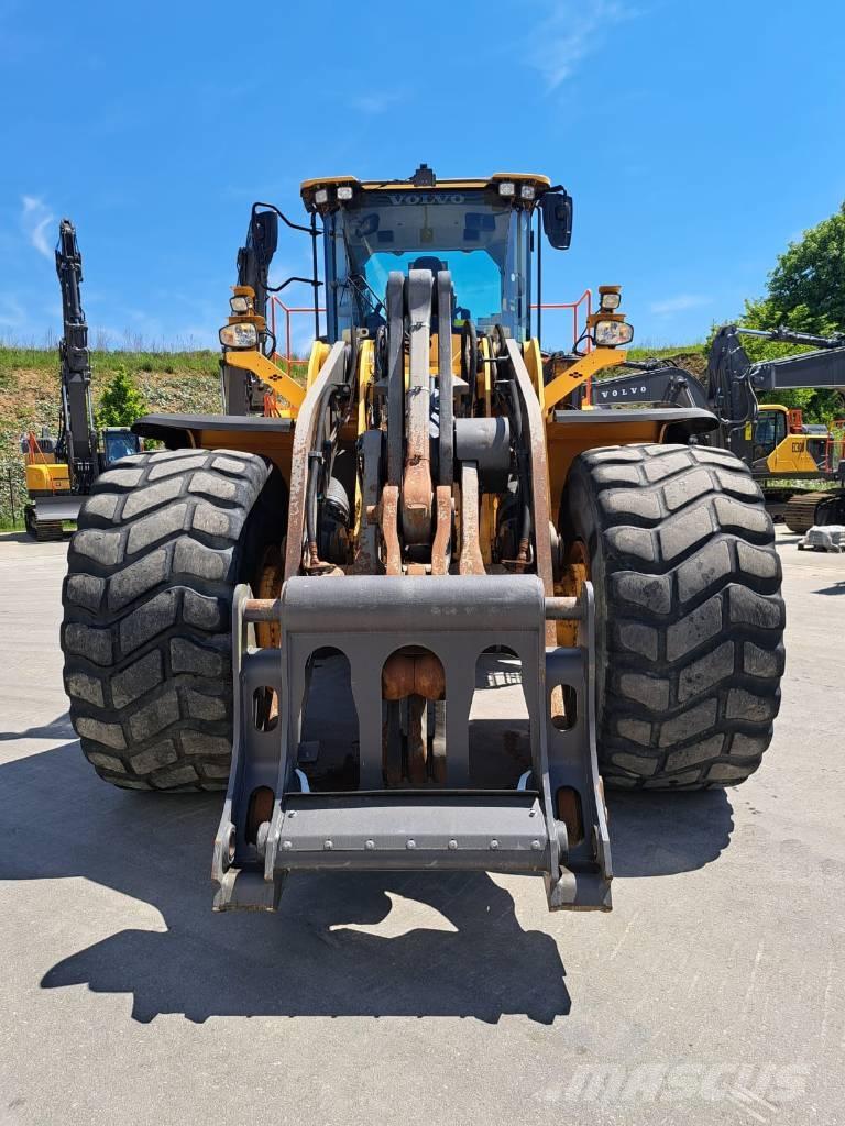 Volvo L 220 H Pale gommate