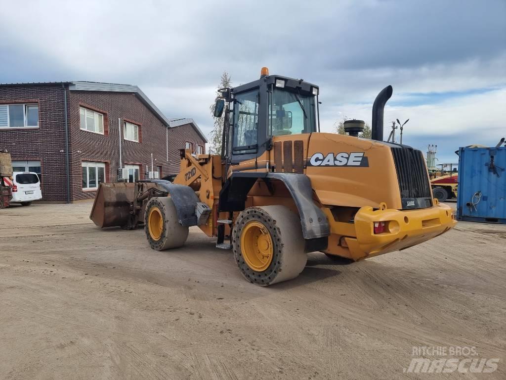 CASE 721 D Pale gommate