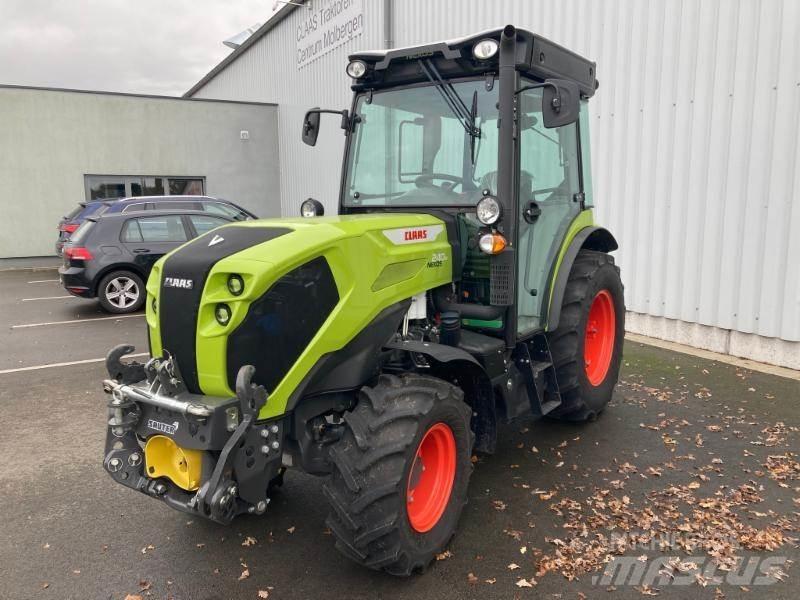 CLAAS NEXOS 240 M Trattori