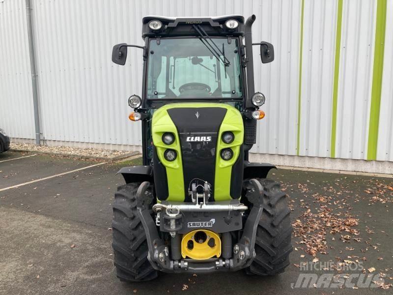 CLAAS NEXOS 240 M Trattori