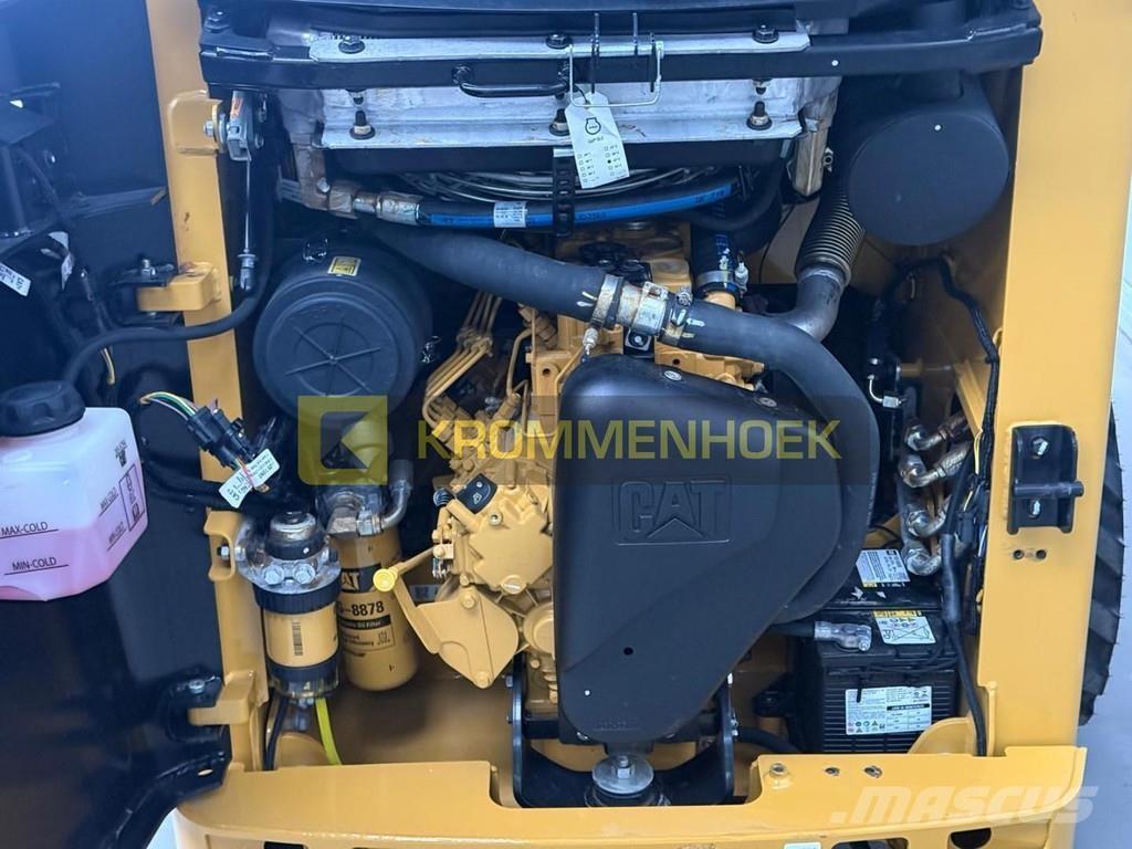 CAT 216 B3 Mini Pale Gommate