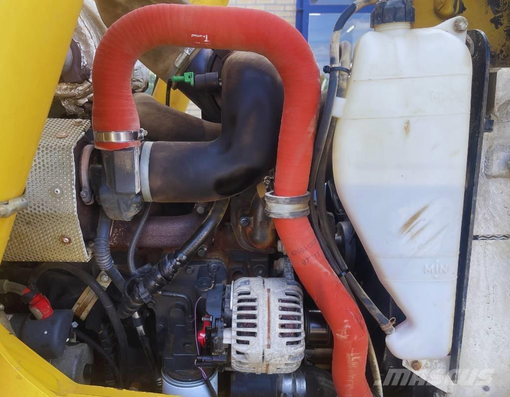 Komatsu WB 93 R-5 Terne