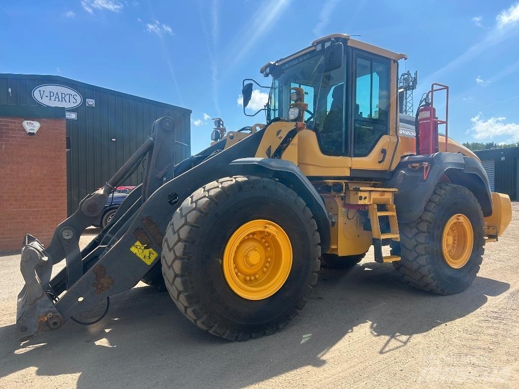 Volvo L110H L/Boom Pale gommate