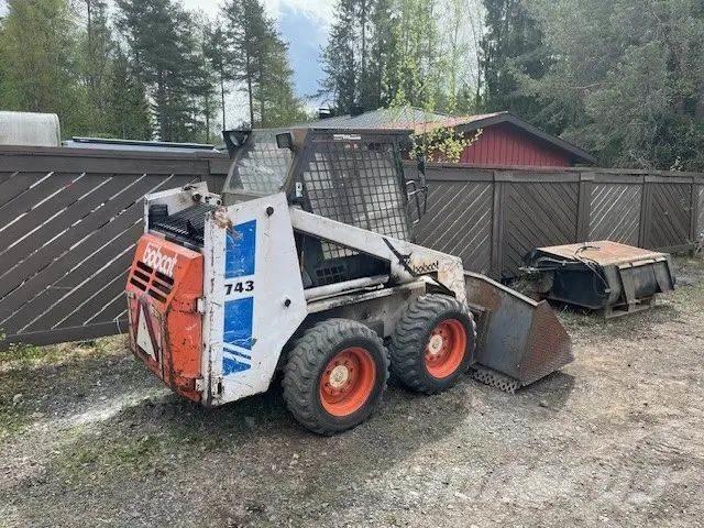 Bobcat 743 Mini Pale Gommate