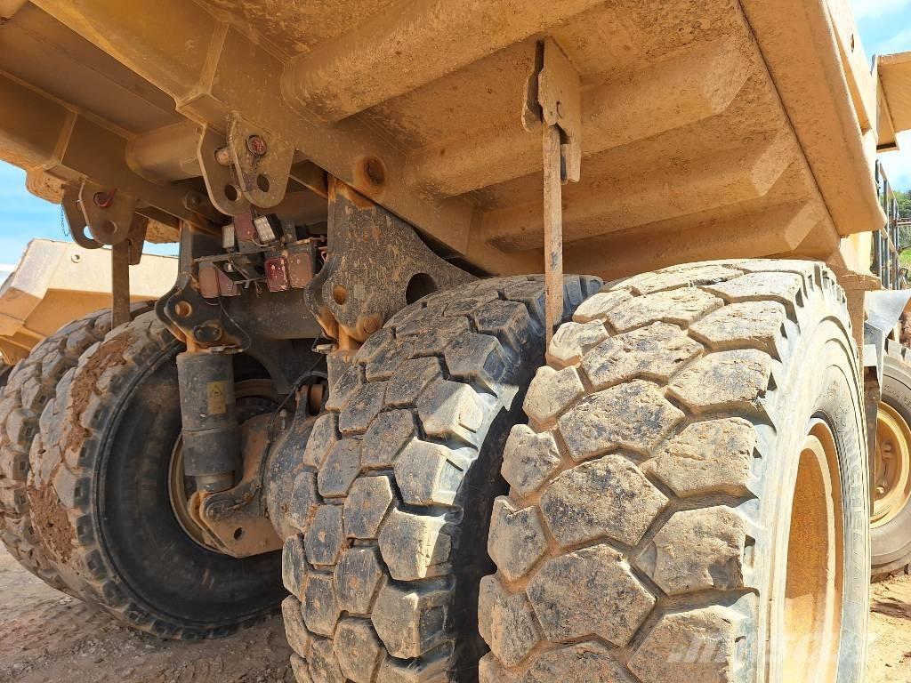 Komatsu HD605-7EO Dumper a telaio rigido