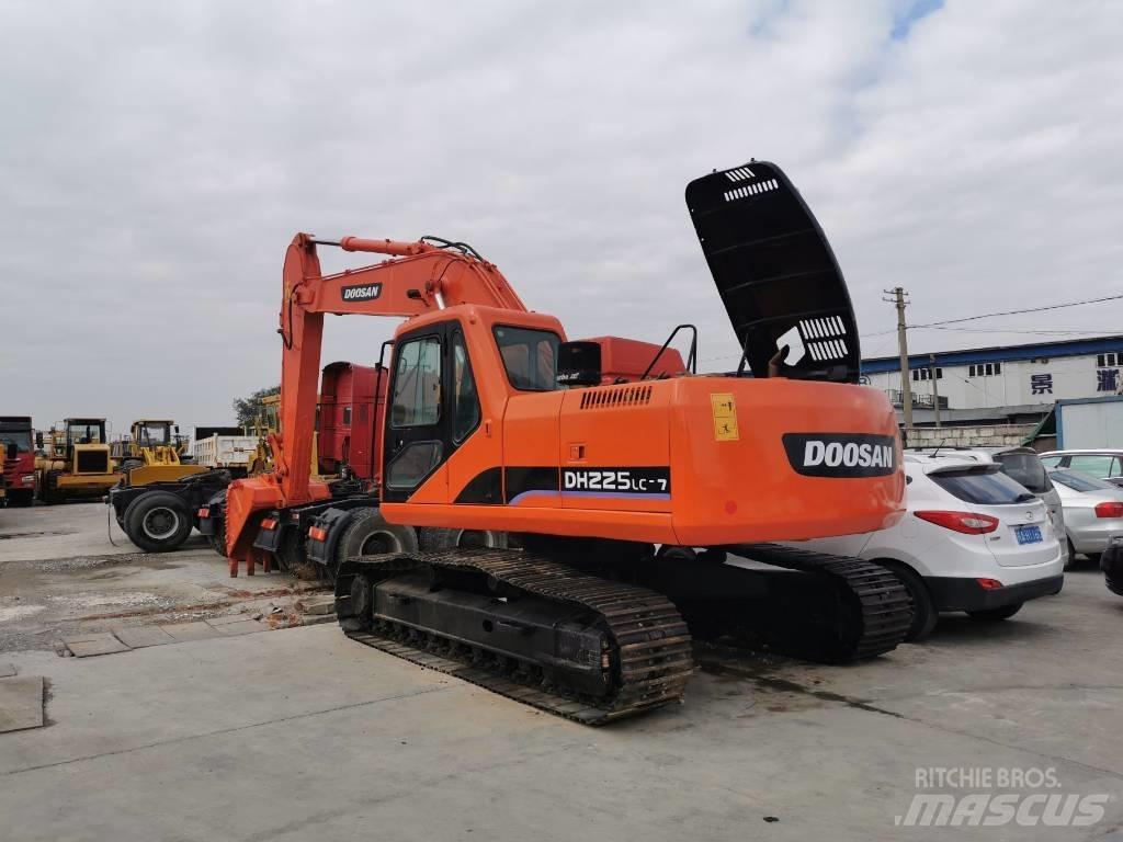 Doosan DH225 Escavatori cingolati