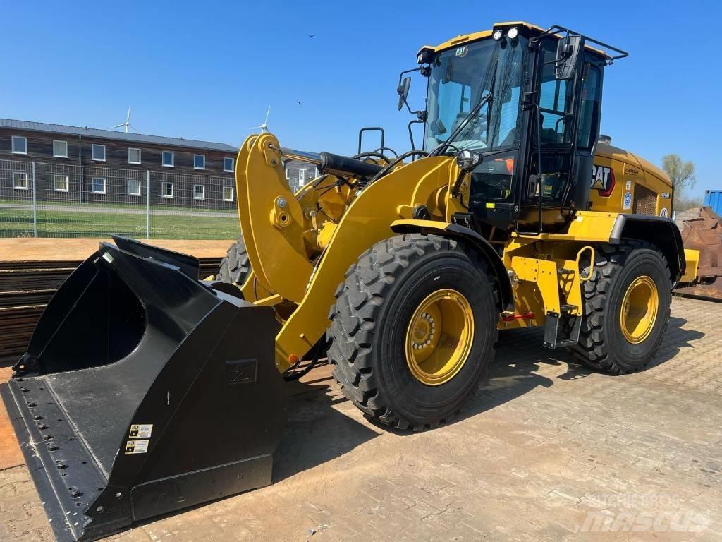 CAT 926M Pale gommate