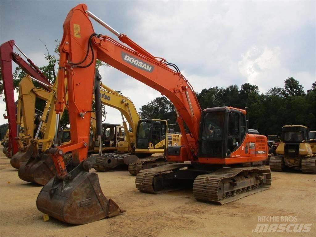 Doosan DX 225 Escavatori cingolati