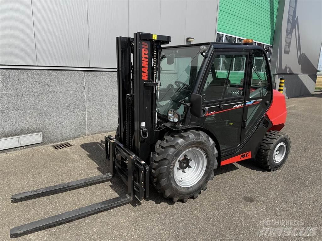 Manitou MC25-4 Elevatore per esterni