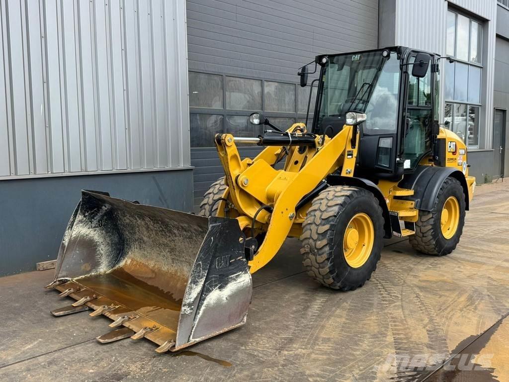CAT 908M Pale gommate