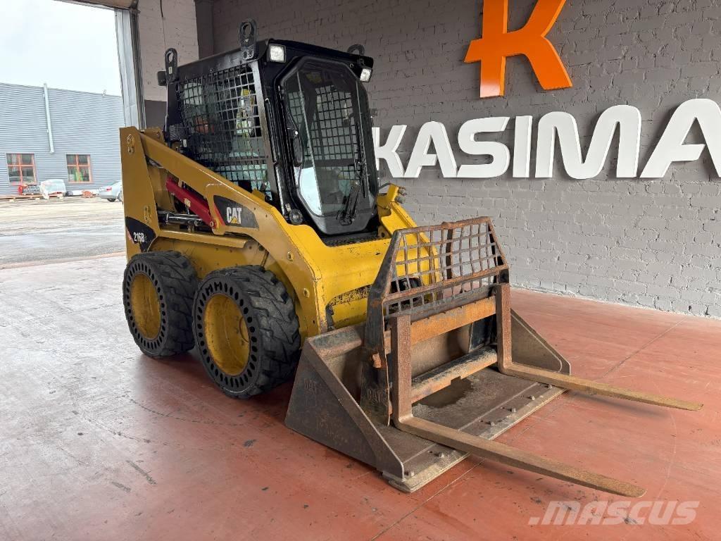 CAT 216 B Mini Pale Gommate
