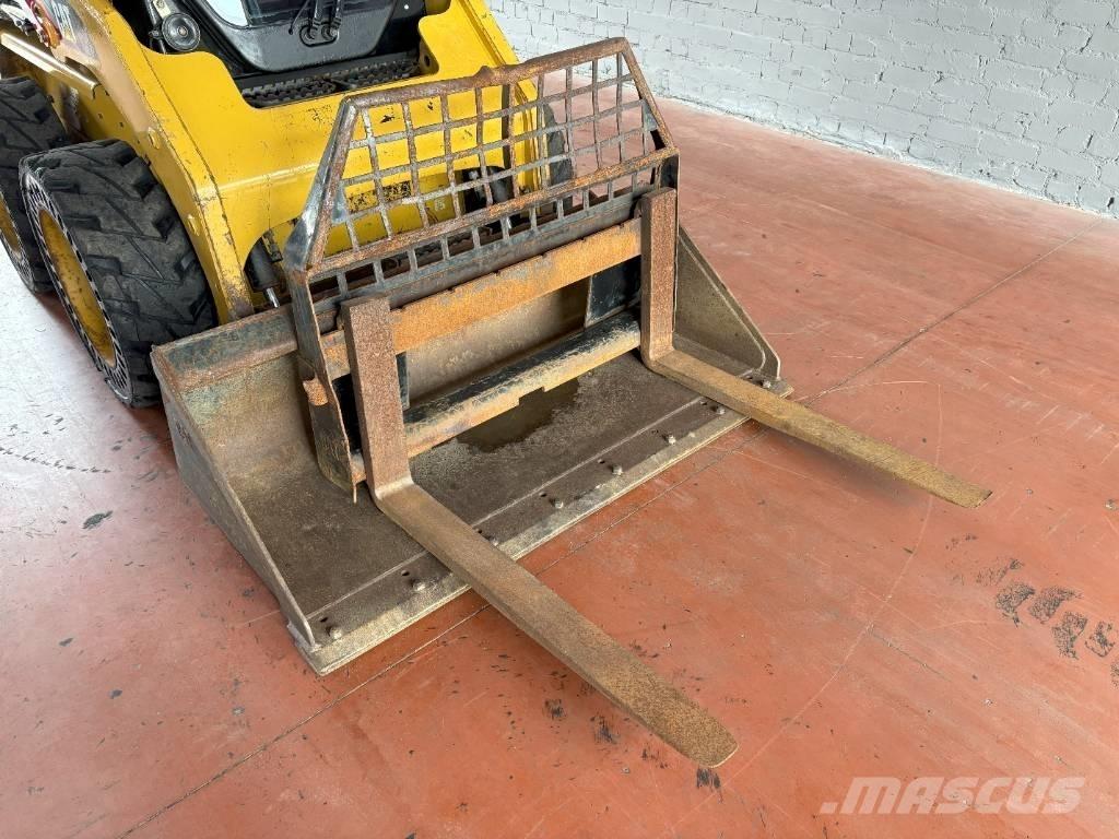 CAT 216 B Mini Pale Gommate