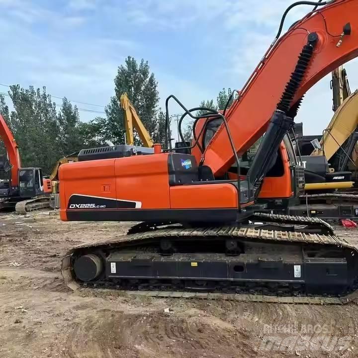 Doosan DX225LC-9C Escavatori cingolati