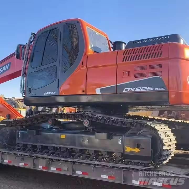 Doosan DX225LC-9C Escavatori cingolati