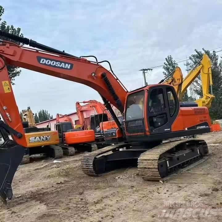 Doosan DX225LC-9C Escavatori cingolati