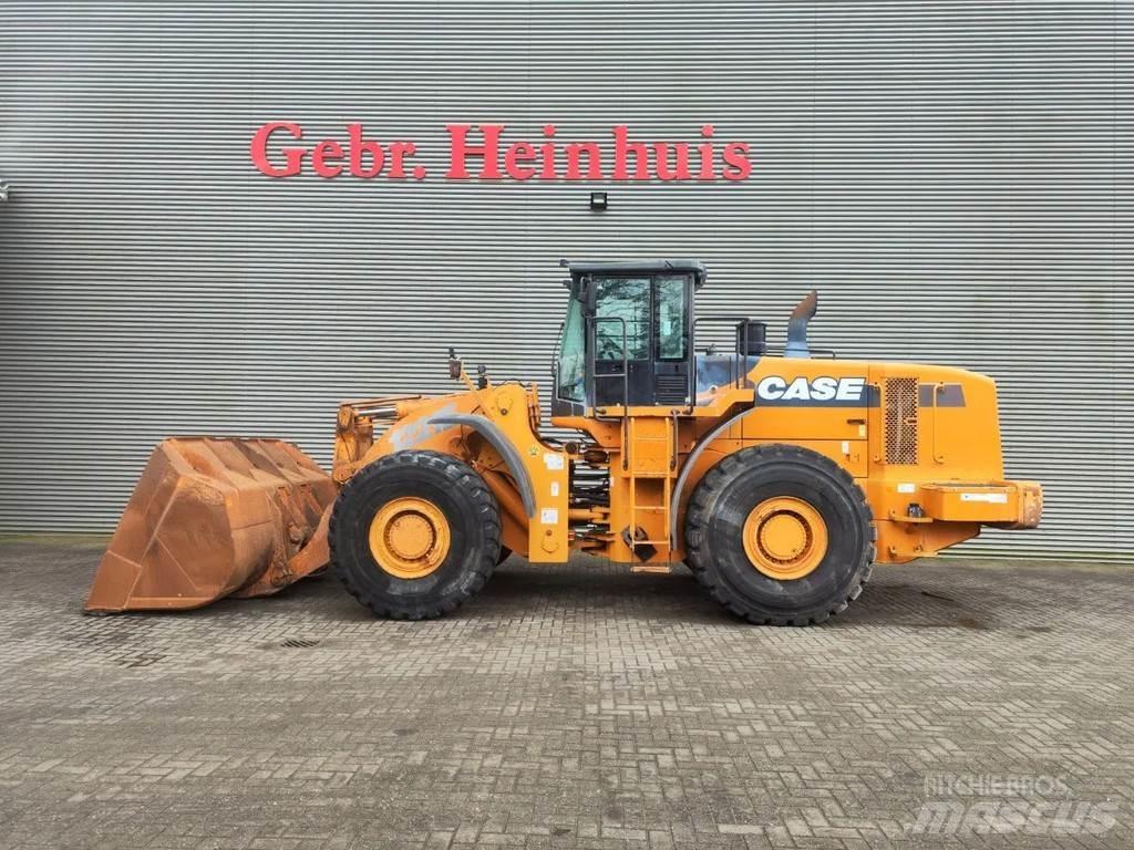 CASE 1221E Pale gommate