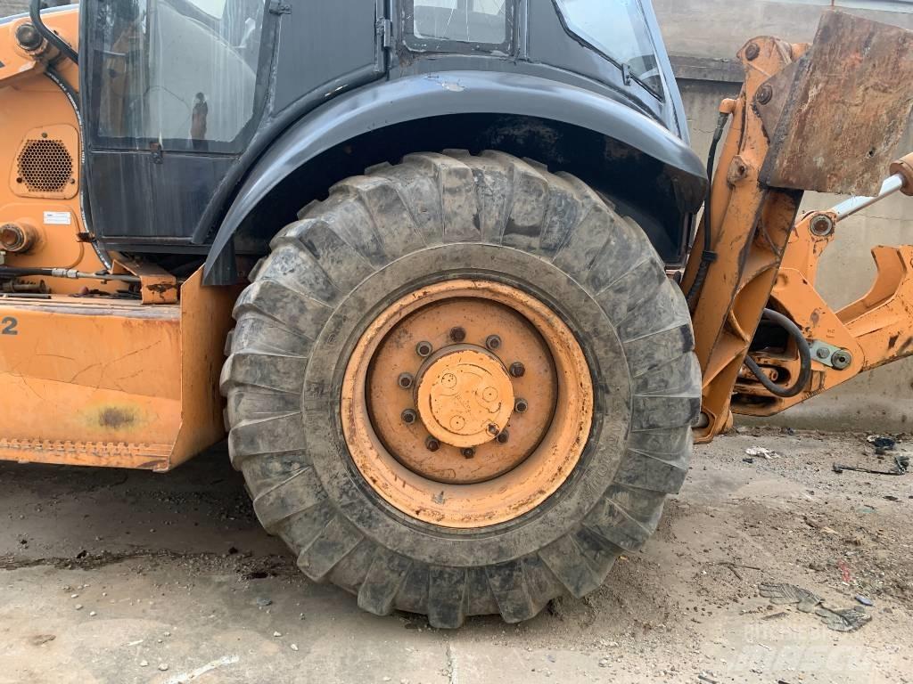 CASE 580 M Pale gommate