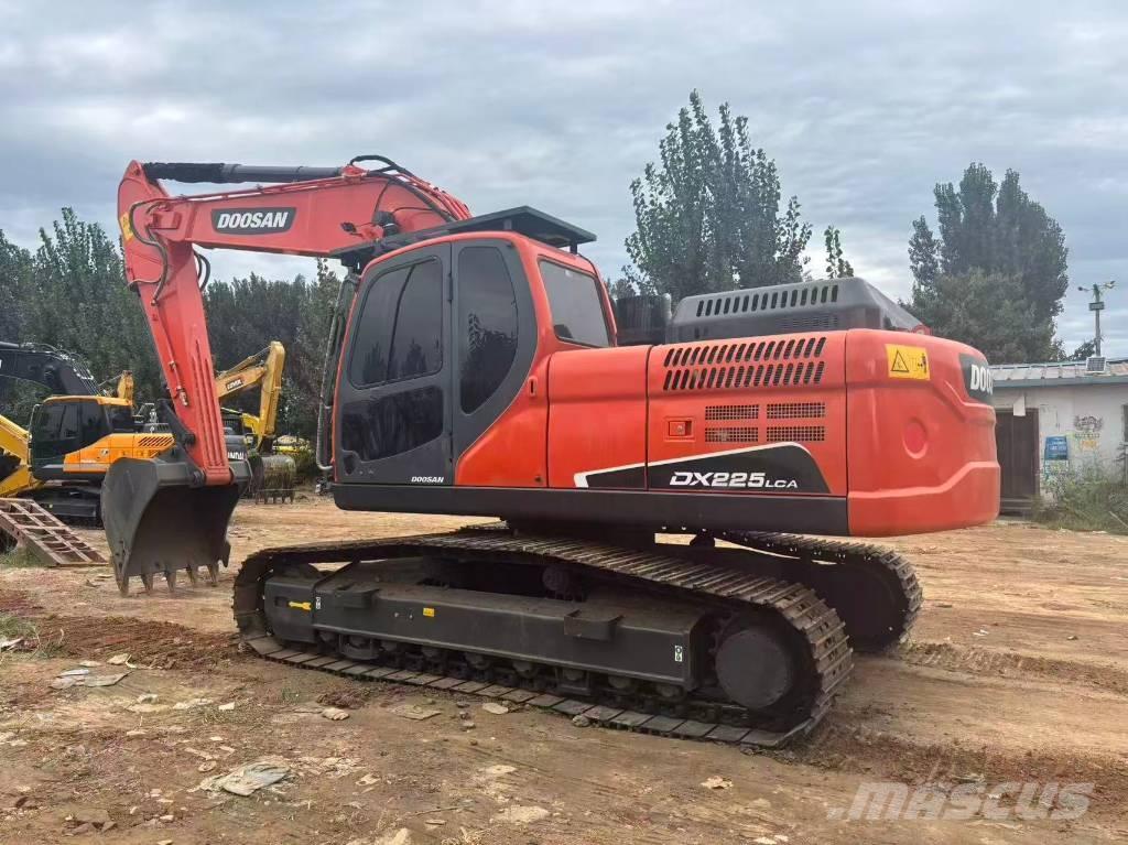 Doosan DX 225 Escavatori cingolati