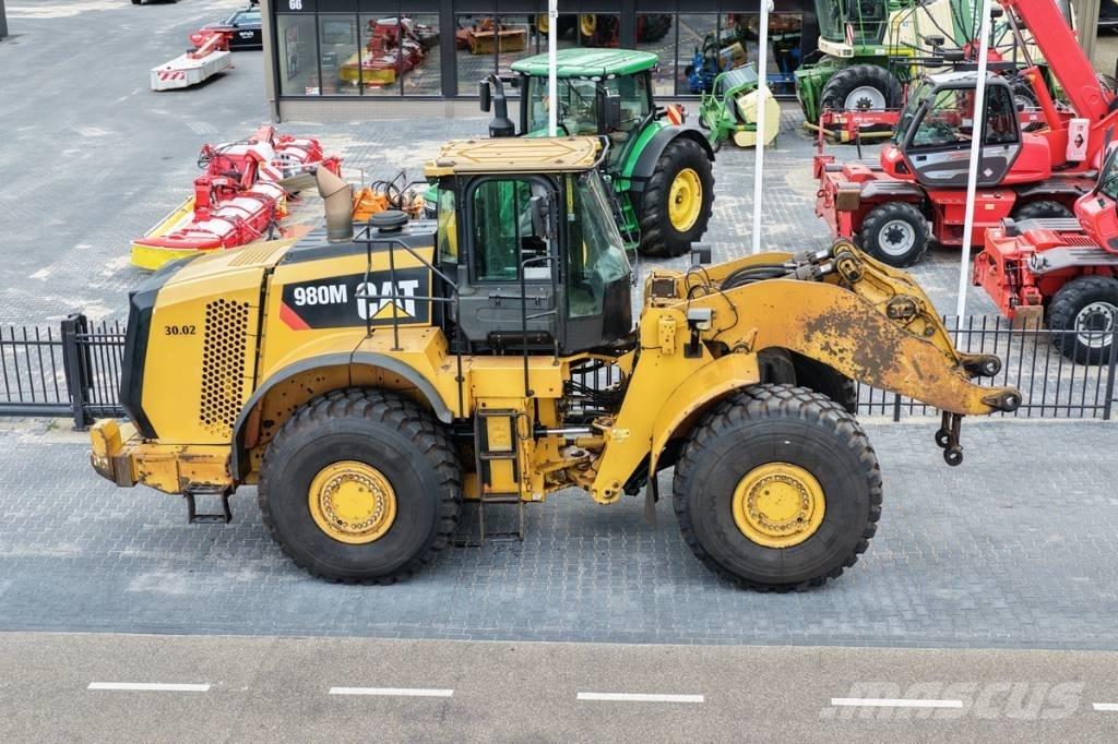 CAT 980M shovel + Bak Pale gommate