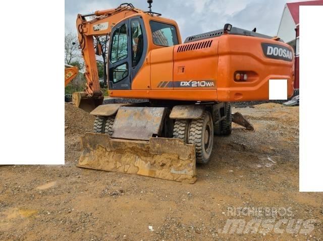 Doosan DX 210 W Escavatori gommati