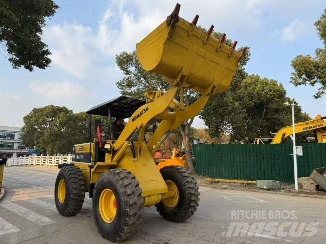 Komatsu WA 100 Pale gommate