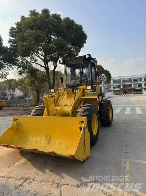 Komatsu WA 100 Pale gommate