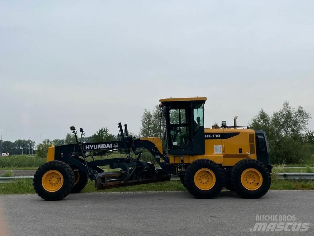 Hyundai HG130 Motorgraders