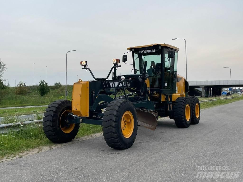 Hyundai HG130 Motorgraders