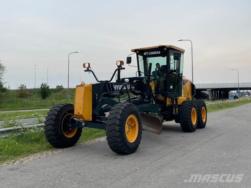 Hyundai HG130 Motorgraders