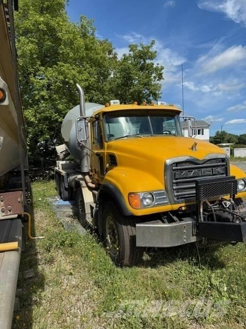 Mack CV 713 Autopompe per calcestruzzo