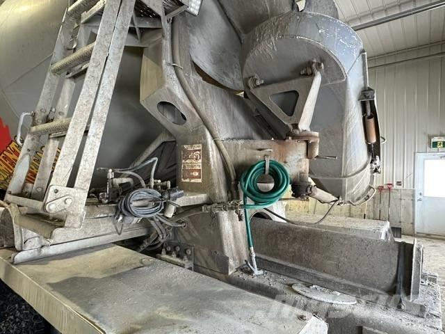 Mack CV 713 Autopompe per calcestruzzo