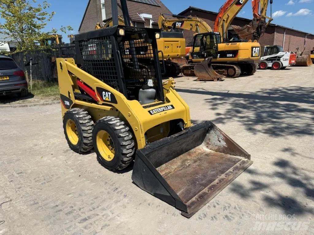 CAT 216B (226,S130) Mini Pale Gommate