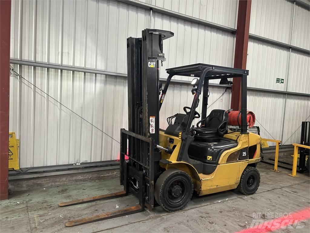 CAT GP25NT Carrelli elevatori GPL