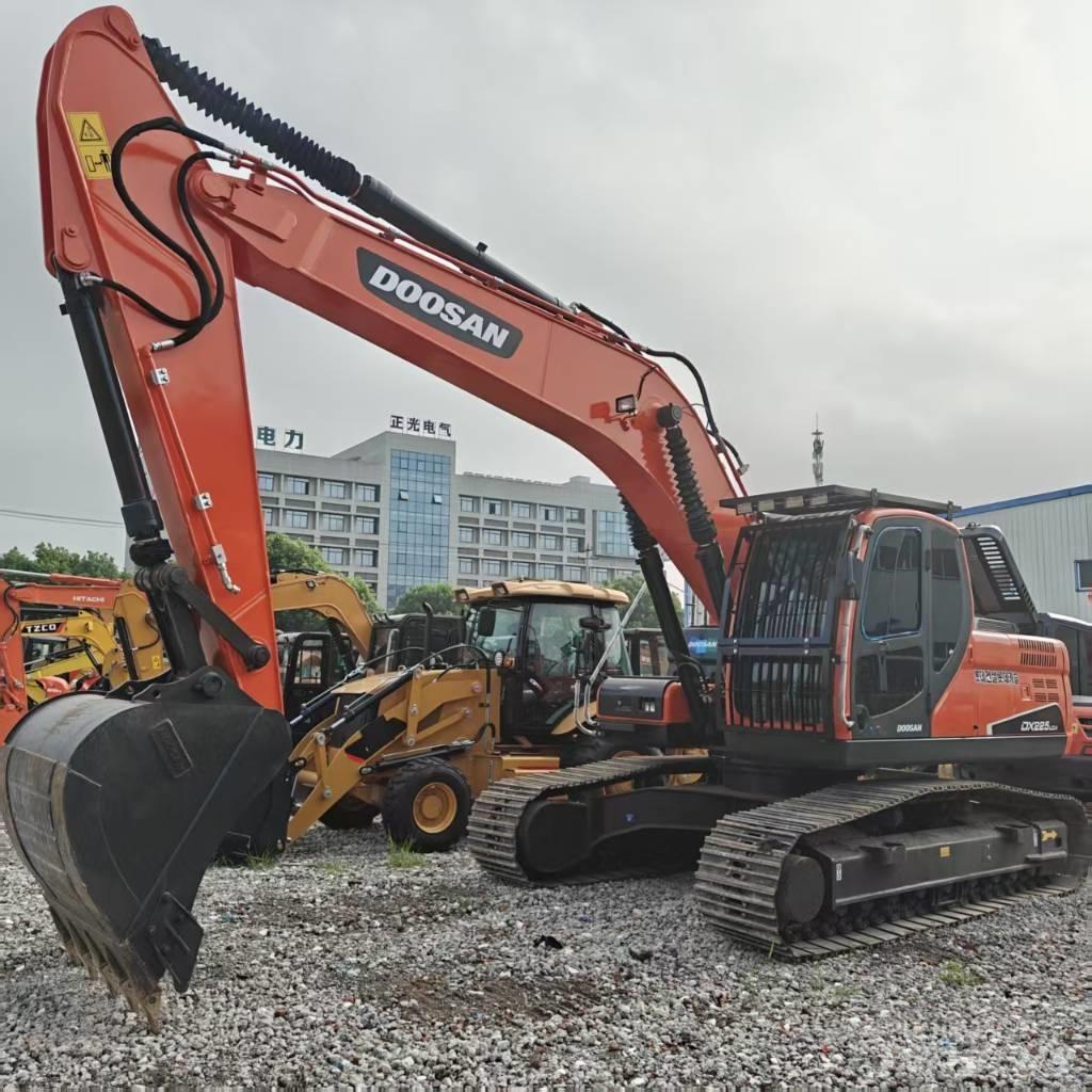 Doosan DX 225 LCA Escavatori cingolati