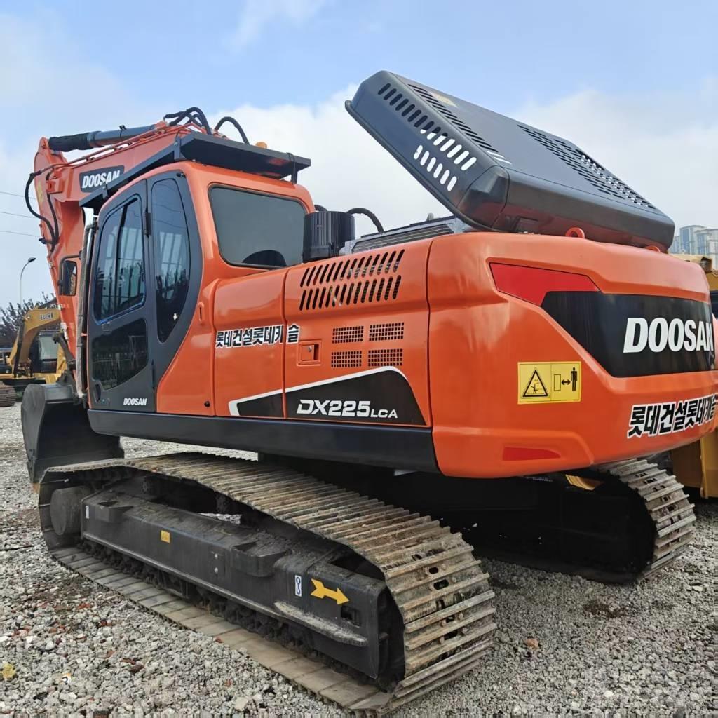 Doosan DX 225 LCA Escavatori cingolati