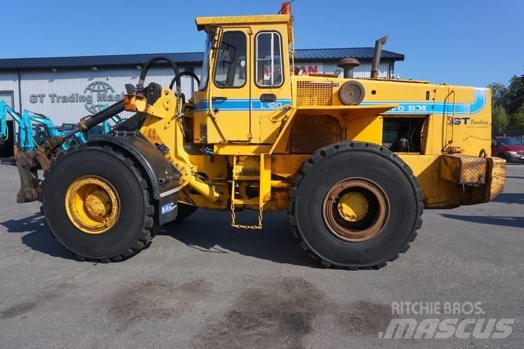 Volvo BM 120 Pale gommate