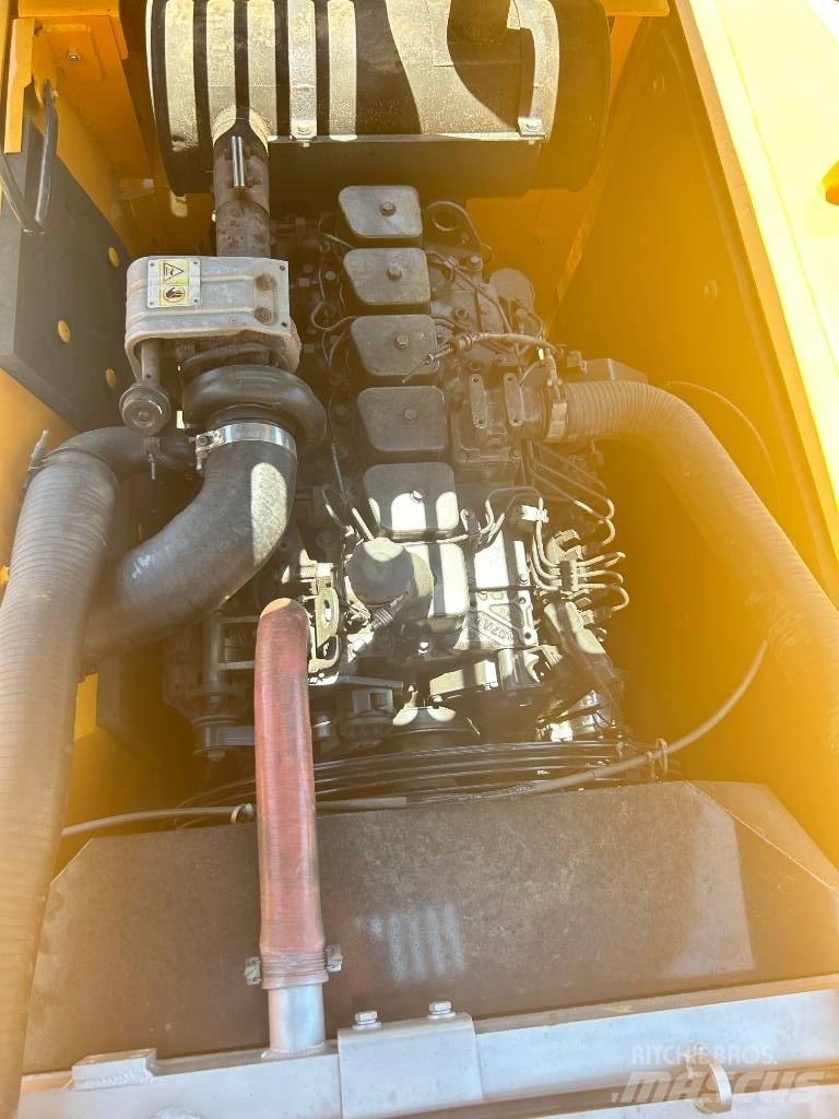 Hyundai 210w-9 Escavatori gommati