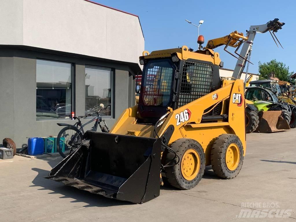 CAT 246 Mini Pale Gommate