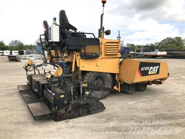 CAT AP 300 Finitrici