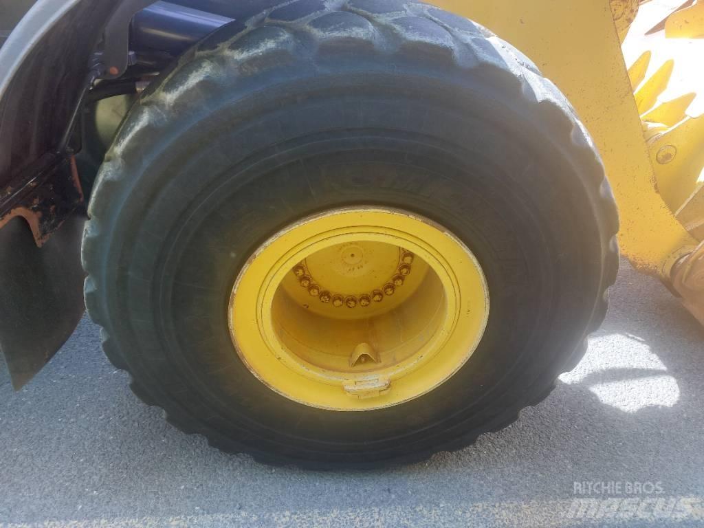 Komatsu WA480-8 Pale gommate
