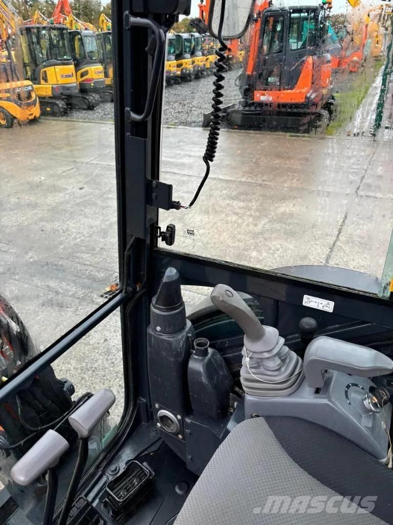 Hitachi ZX26U-6CR Miniescavatori