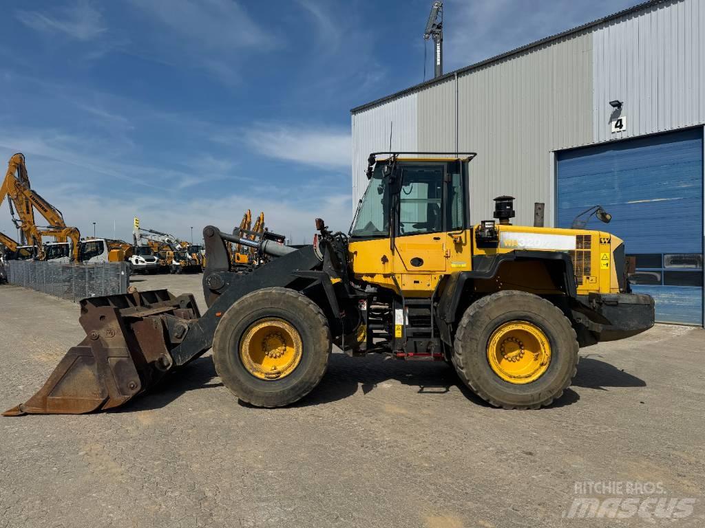 Komatsu WA320PZ-6 Pale gommate