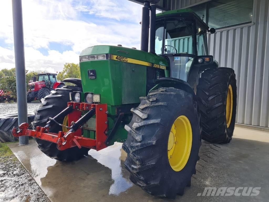 John Deere 4255 Trattori